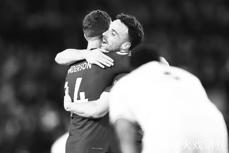 亨德森社媒晒图致敬若塔：永远的20号 ❤️